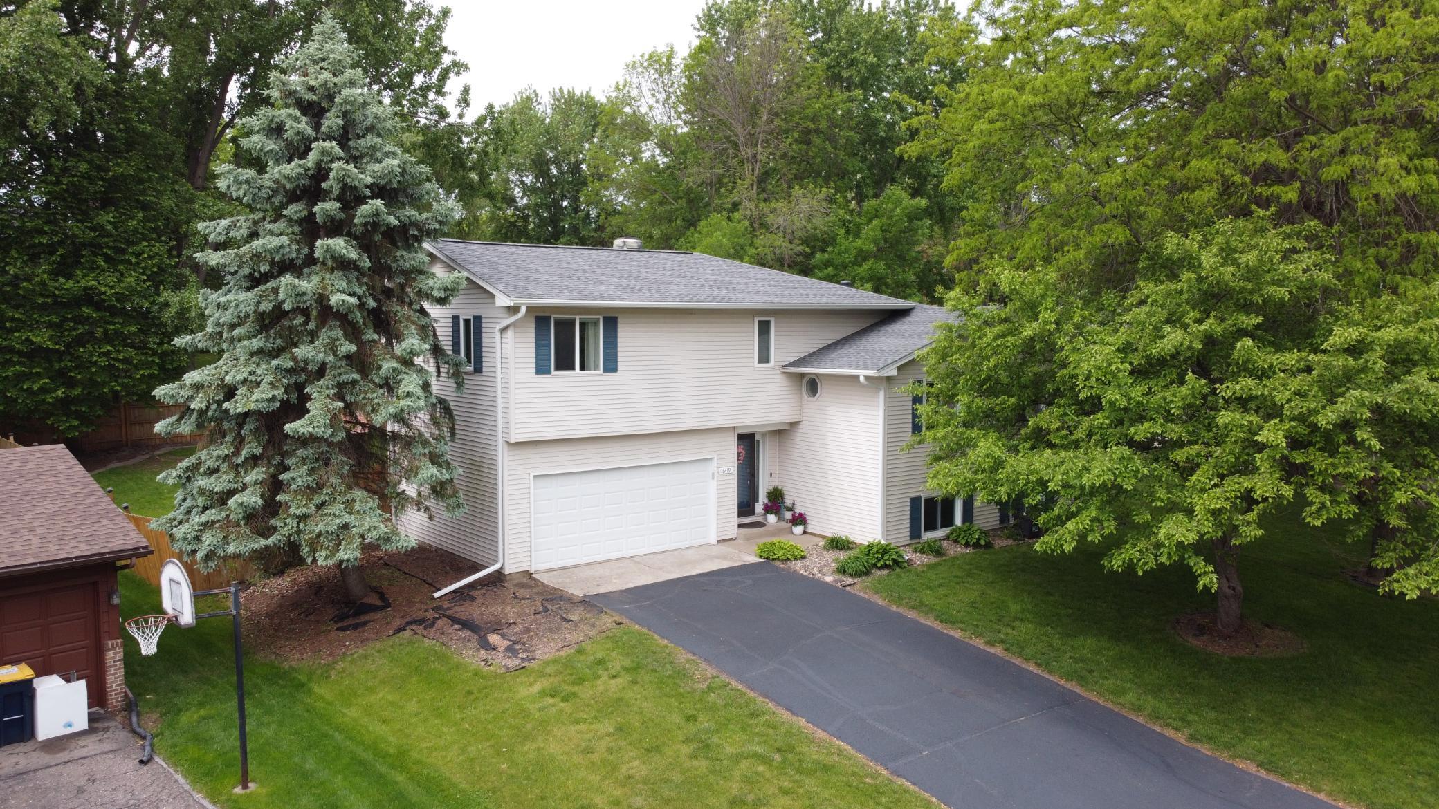 16419 Griffon Trail, Lakeville, Minnesota image 1