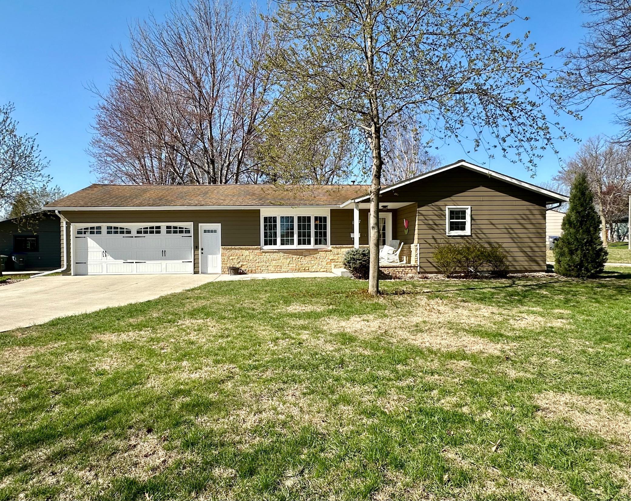1117 N Cedar Street, Luverne, Minnesota image 1