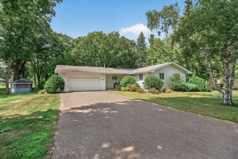 Homes For Sale - 38954 10th Avenue<br/> North Branch, MN 55056