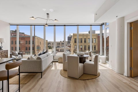 Condo For Sale - 215 10th Avenue<br/> Minneapolis, MN 55415