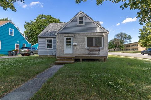 Homes For Sale - 802 Center Street<br/> North Mankato, MN 56003