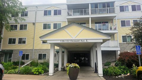 Condo For Sale - 122 Demont Avenue<br/> Saint Paul, MN 55117