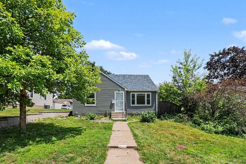 Homes For Sale - 145 18th Avenue<br/> Dakota County, South Saint Paul, MN 55075