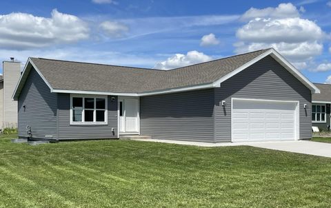 Homes For Sale - 206 4th Place<br/> Claremont, MN 55924
