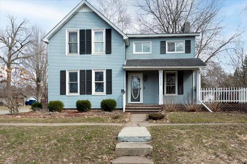 Homes For Sale - 1332 Knapp Street<br/> Menomonie, WI 54751