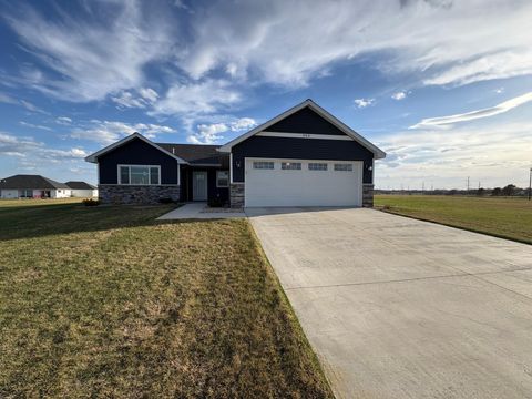 Homes For Sale - 994 City Heights Dr Dr<br/> Willmar, MN 56201