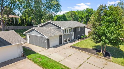 Homes For Sale - 2090 Carnelian Lane<br/> Saint Paul, MN 55122