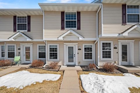 Townhouse For Sale - 1890 Fisher Way<br/> River Falls, WI 54022
