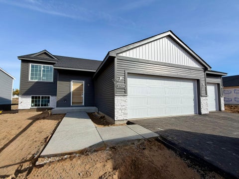 Homes For Sale - 37559 Greenway Avenue<br/> North Branch, MN 55056