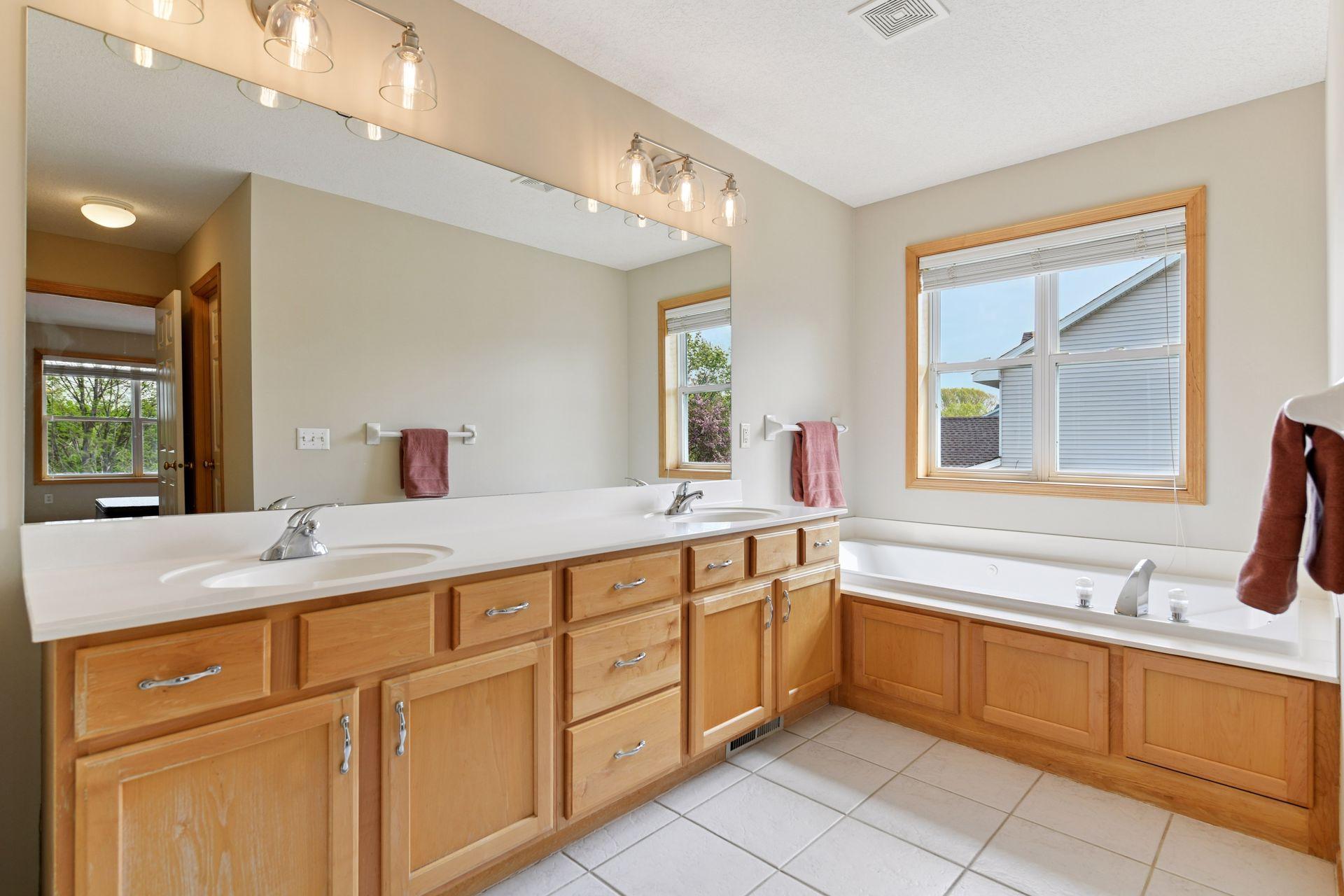 525 Greenview Drive, Chanhassen, Minnesota image 17