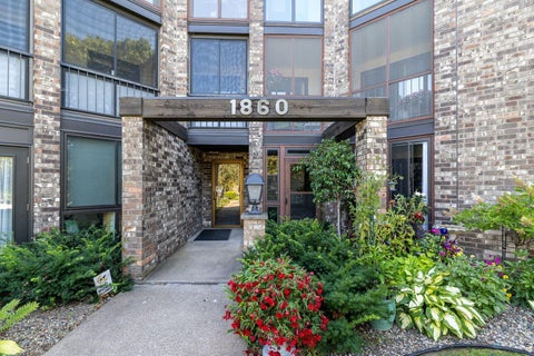 Condo For Sale - 1860 Eagle Ridge Drive<br/> Mendota Heights, MN 55118