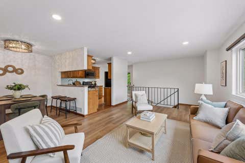 Townhouse For Sale - 1756 Helena Road<br/> Washington County, Saint Paul, MN 55128