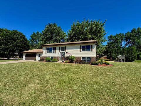 Homes For Sale - 501 Hawthorne Drive<br/> Marshall, MN 56258