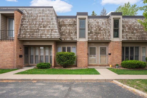 Townhouse For Sale - 6373 Barrie Road<br/> Hennepin County, Minneapolis, MN 55435