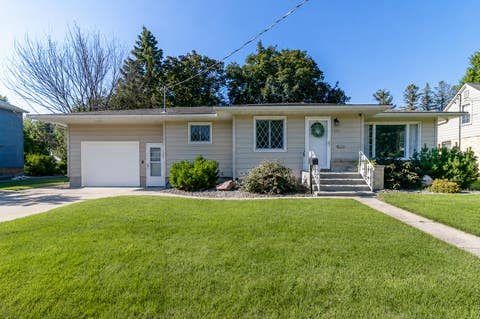 Homes For Sale - 312 9th Avenue<br/> Waseca, MN 56093