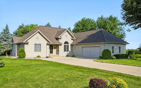 Homes For Sale - 1600 Patriot Drive<br/> Fairmont, MN 56031