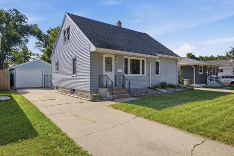 Homes For Sale - 819 15th Street<br/> Moorhead, MN 56560