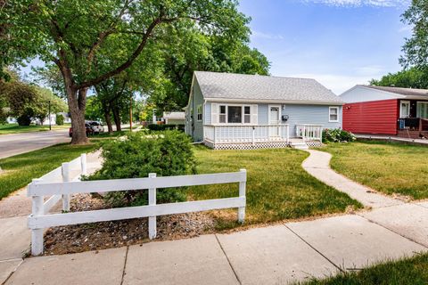 Homes For Sale - 1602 14 1/2 Street<br/> Fargo, ND 58103