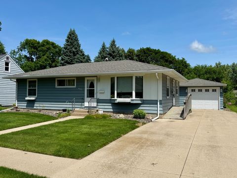 Homes For Sale - 805 Olena Avenue<br/> Kandiyohi County, Willmar, MN 56201