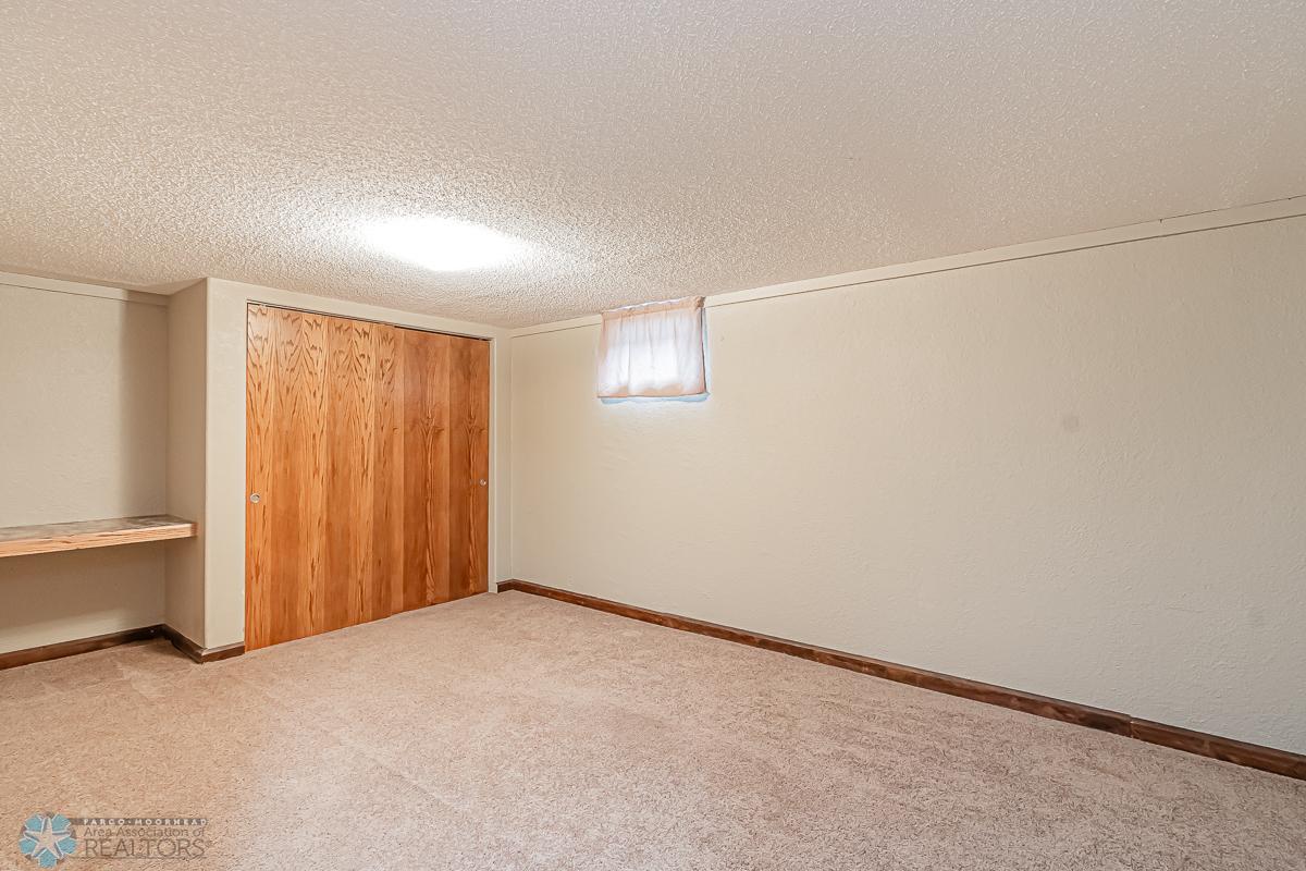 Moorhead, Minnesota 56560, United States, 3 Bedrooms Bedrooms, ,2 BathroomsBathrooms,Residential,Pending,55101