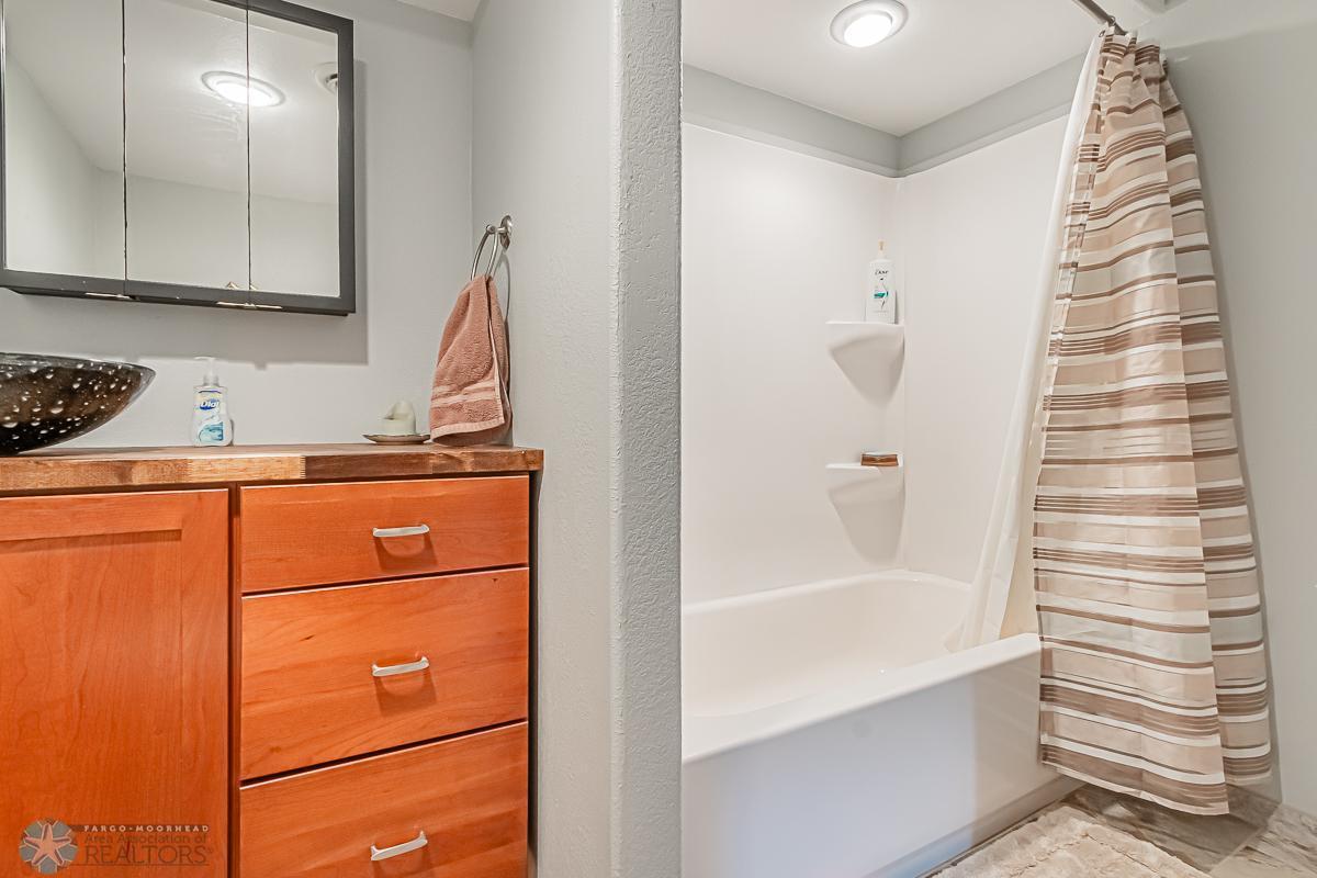 Moorhead, Minnesota 56560, United States, 3 Bedrooms Bedrooms, ,2 BathroomsBathrooms,Residential,Pending,55101