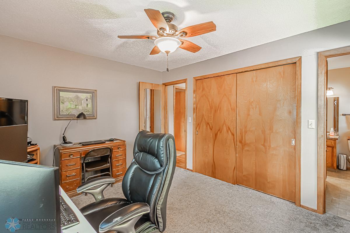 Moorhead, Minnesota 56560, United States, 3 Bedrooms Bedrooms, ,2 BathroomsBathrooms,Residential,Pending,55101