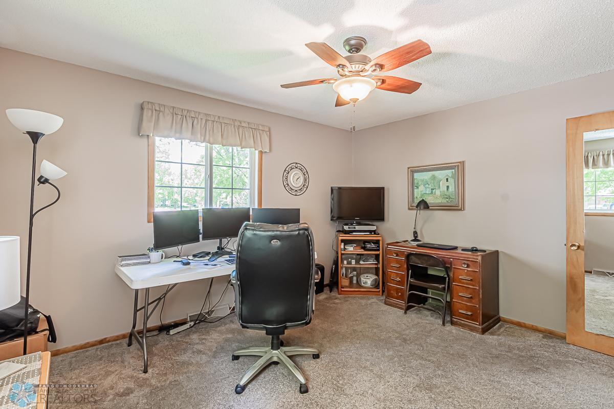 Moorhead, Minnesota 56560, United States, 3 Bedrooms Bedrooms, ,2 BathroomsBathrooms,Residential,Pending,55101