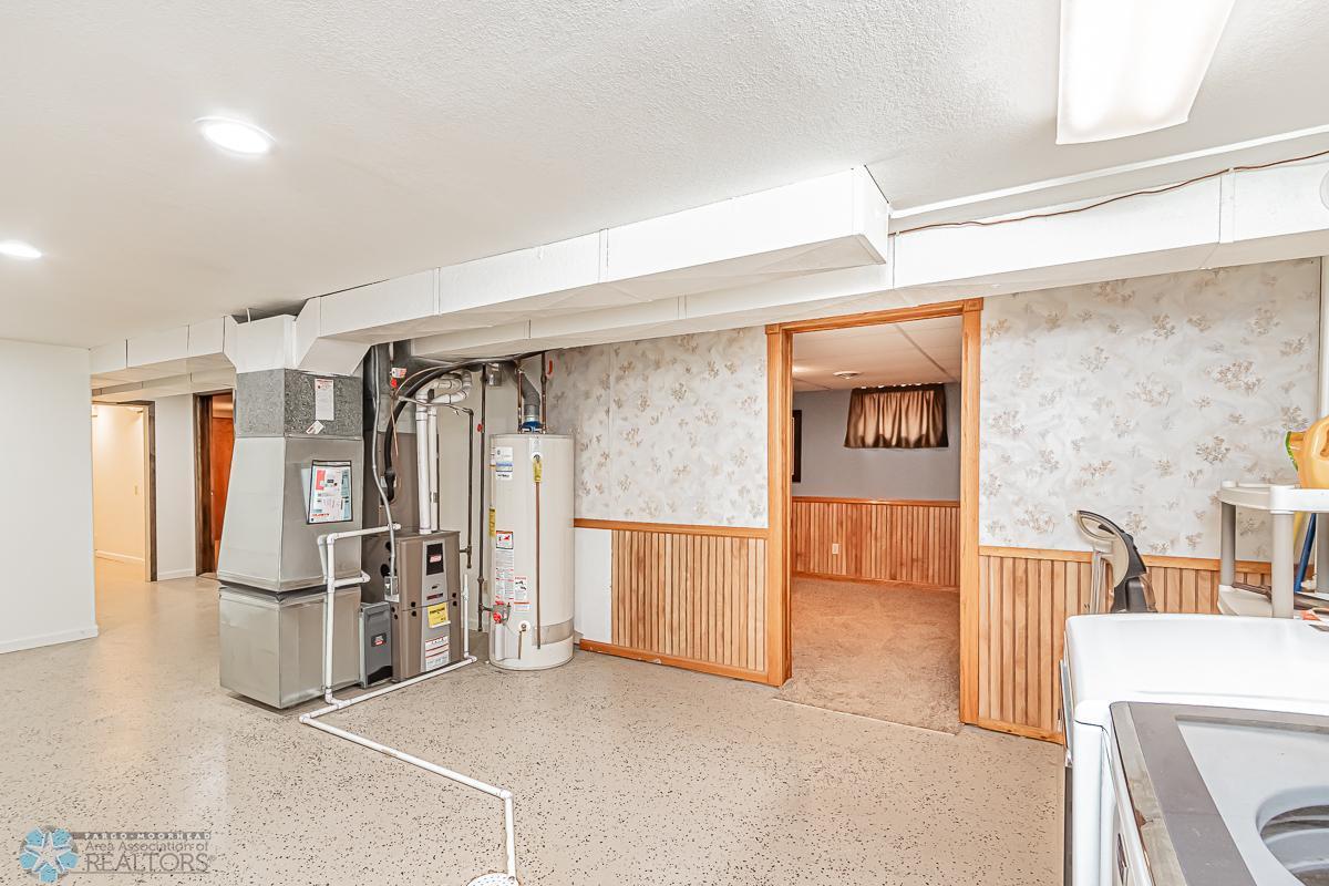 Moorhead, Minnesota 56560, United States, 3 Bedrooms Bedrooms, ,2 BathroomsBathrooms,Residential,Pending,55101