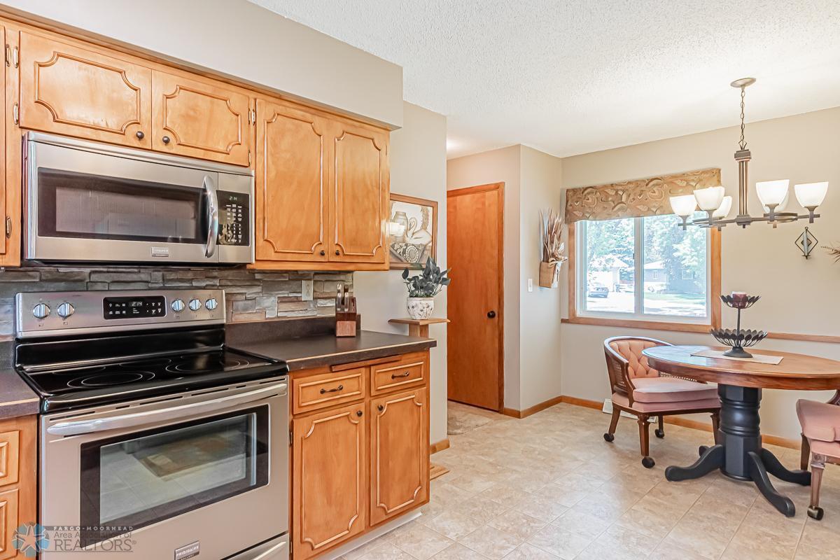 Moorhead, Minnesota 56560, United States, 3 Bedrooms Bedrooms, ,2 BathroomsBathrooms,Residential,Pending,55101