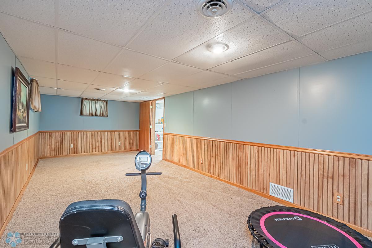 Moorhead, Minnesota 56560, United States, 3 Bedrooms Bedrooms, ,2 BathroomsBathrooms,Residential,Pending,55101