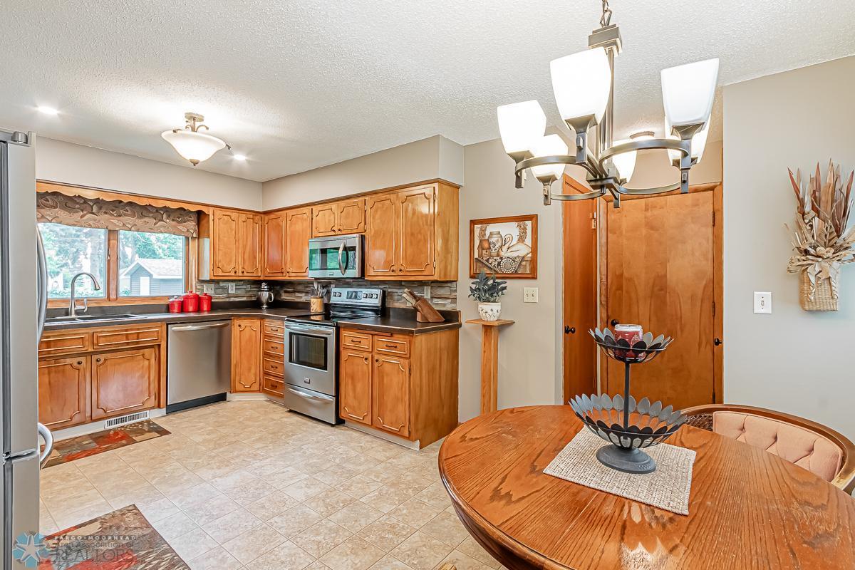 Moorhead, Minnesota 56560, United States, 3 Bedrooms Bedrooms, ,2 BathroomsBathrooms,Residential,Pending,55101