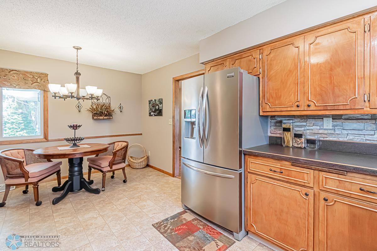 Moorhead, Minnesota 56560, United States, 3 Bedrooms Bedrooms, ,2 BathroomsBathrooms,Residential,Pending,55101