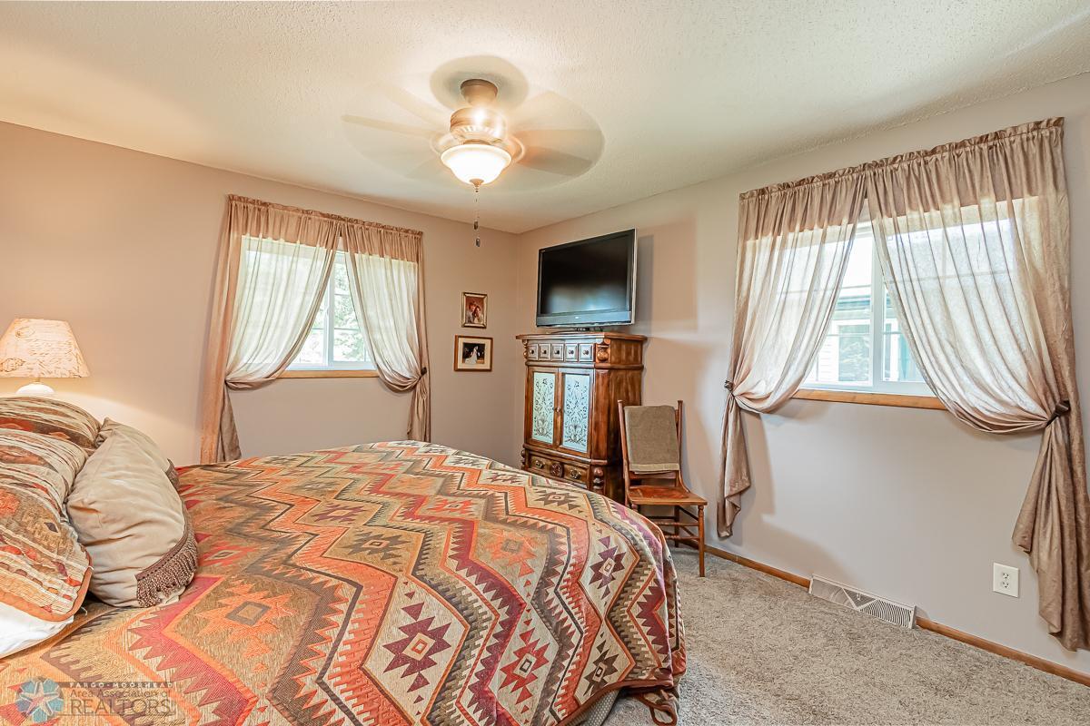 Moorhead, Minnesota 56560, United States, 3 Bedrooms Bedrooms, ,2 BathroomsBathrooms,Residential,Pending,55101