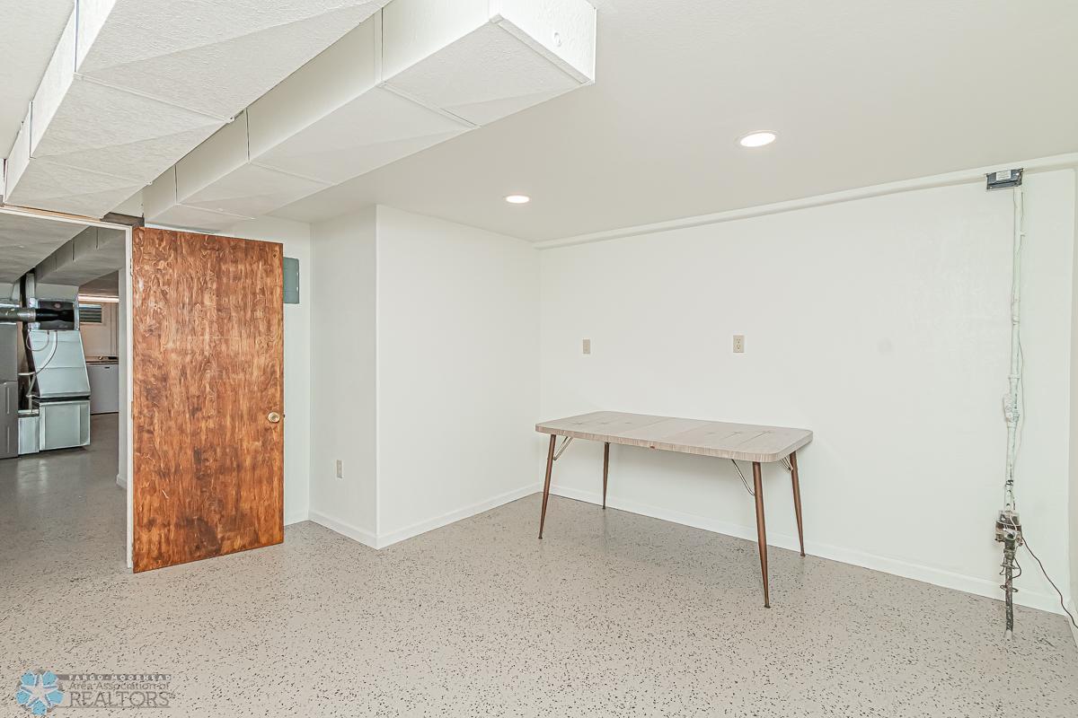 Moorhead, Minnesota 56560, United States, 3 Bedrooms Bedrooms, ,2 BathroomsBathrooms,Residential,Pending,55101