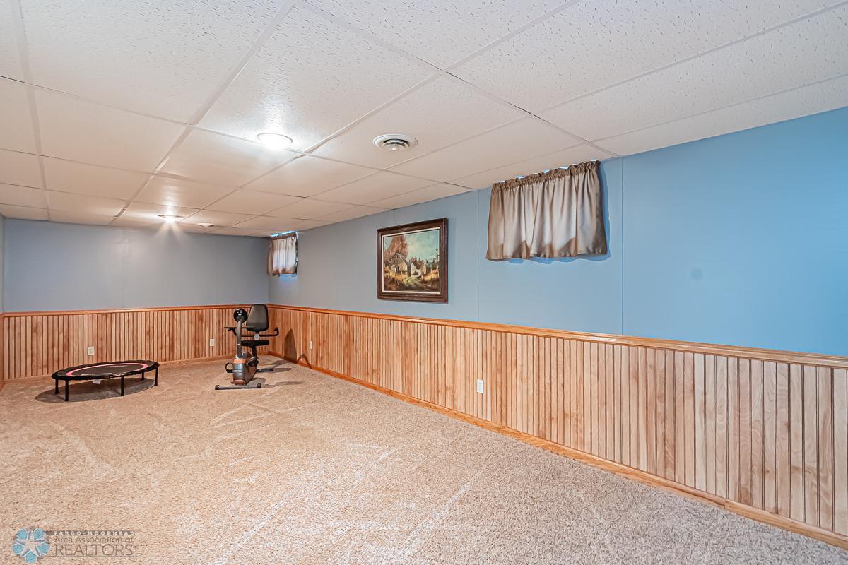 Moorhead, Minnesota 56560, United States, 3 Bedrooms Bedrooms, ,2 BathroomsBathrooms,Residential,Pending,55101