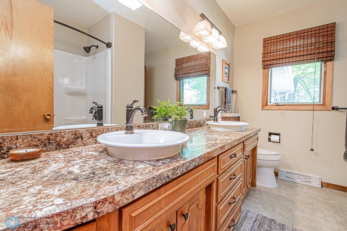 Moorhead, Minnesota 56560, United States, 3 Bedrooms Bedrooms, ,2 BathroomsBathrooms,Residential,Pending,55101