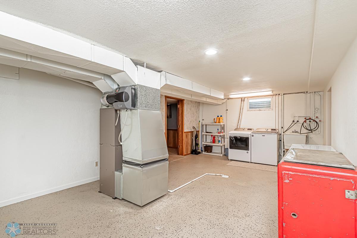 Moorhead, Minnesota 56560, United States, 3 Bedrooms Bedrooms, ,2 BathroomsBathrooms,Residential,Pending,55101