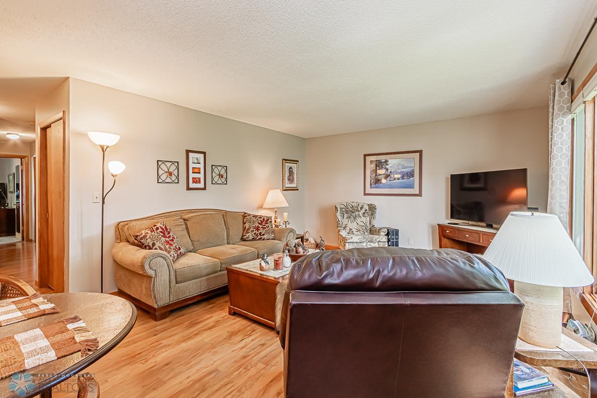 Moorhead, Minnesota 56560, United States, 3 Bedrooms Bedrooms, ,2 BathroomsBathrooms,Residential,Pending,55101