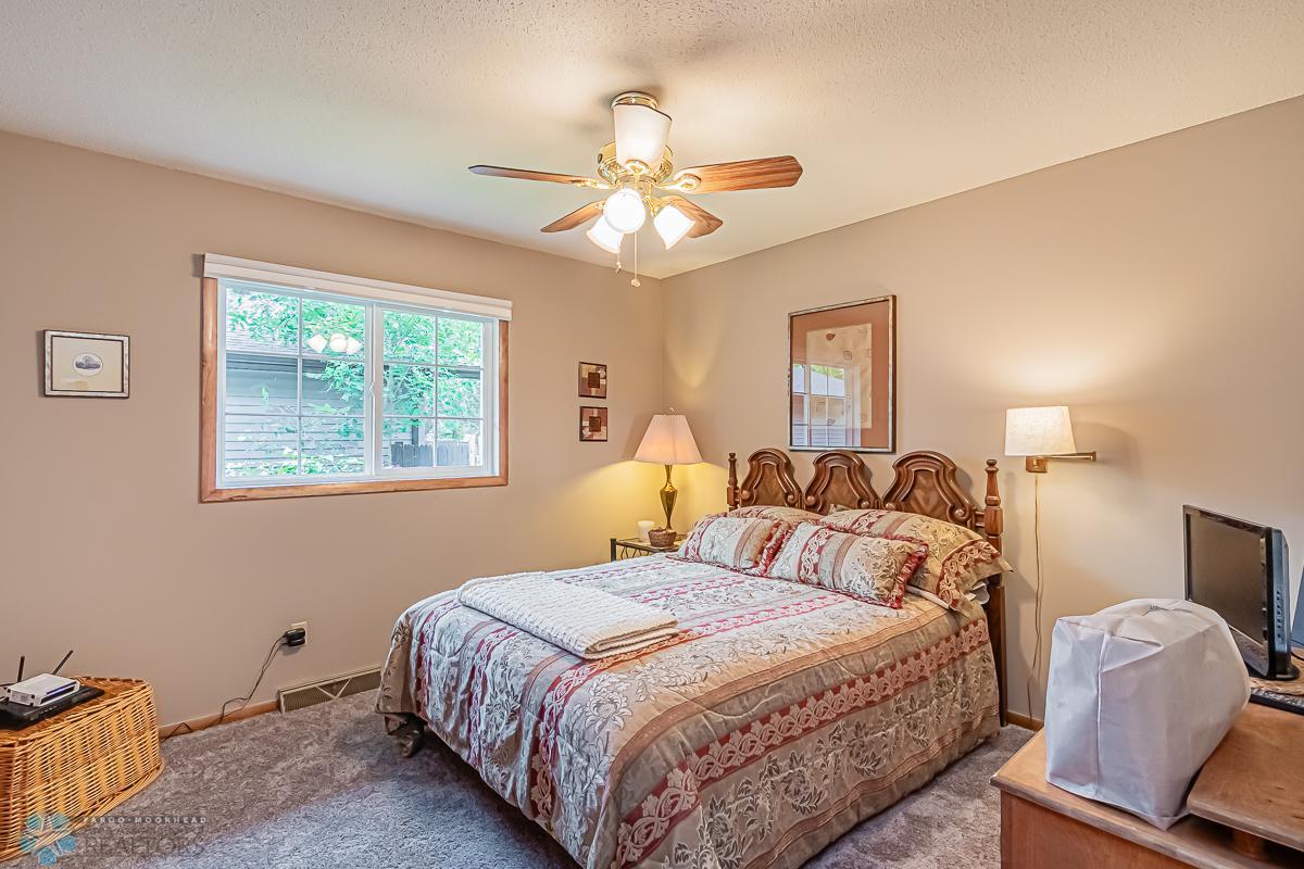 Moorhead, Minnesota 56560, United States, 3 Bedrooms Bedrooms, ,2 BathroomsBathrooms,Residential,Pending,55101