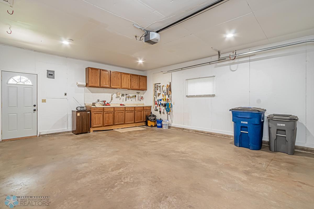 Moorhead, Minnesota 56560, United States, 3 Bedrooms Bedrooms, ,2 BathroomsBathrooms,Residential,Pending,55101