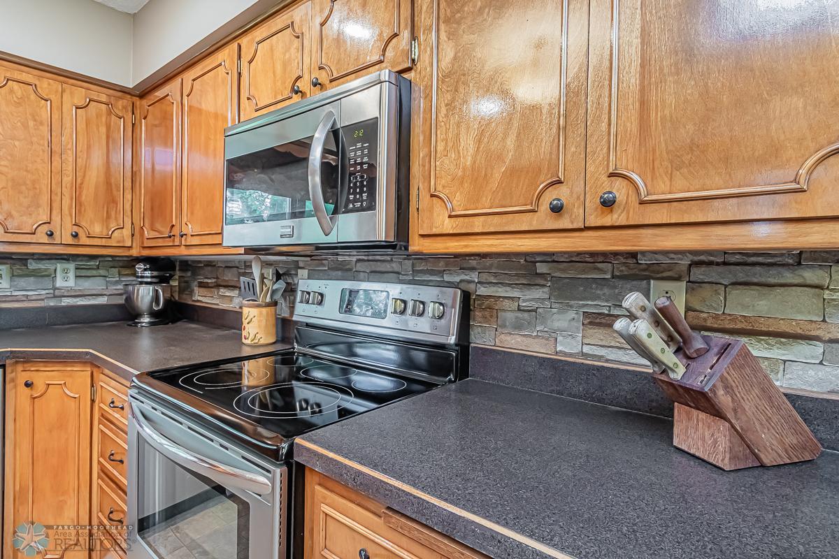 Moorhead, Minnesota 56560, United States, 3 Bedrooms Bedrooms, ,2 BathroomsBathrooms,Residential,Pending,55101