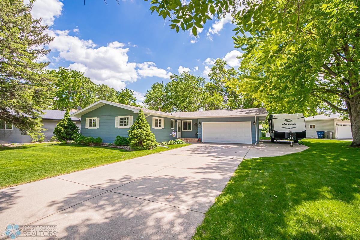 Moorhead, Minnesota 56560, United States, 3 Bedrooms Bedrooms, ,2 BathroomsBathrooms,Residential,Pending,55101