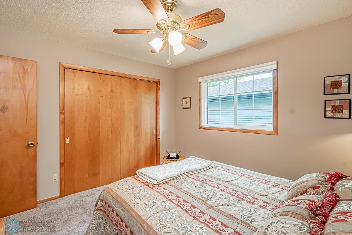 Moorhead, Minnesota 56560, United States, 3 Bedrooms Bedrooms, ,2 BathroomsBathrooms,Residential,Pending,55101