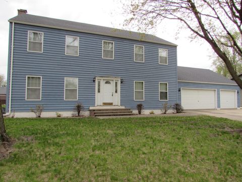 Homes For Sale - 1700 Knollwood Drive<br/> Martin County, Fairmont, MN 56031