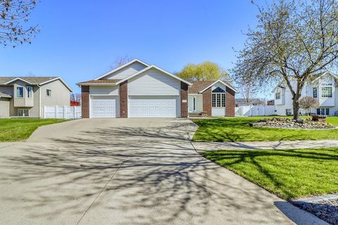 Homes For Sale - 3319 45th Avenue<br/> Cass County, Fargo, ND 58104