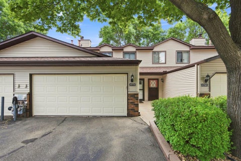 Townhouse For Sale - 8772 Maplebrook Parkway<br/> Brooklyn Park, MN 55445