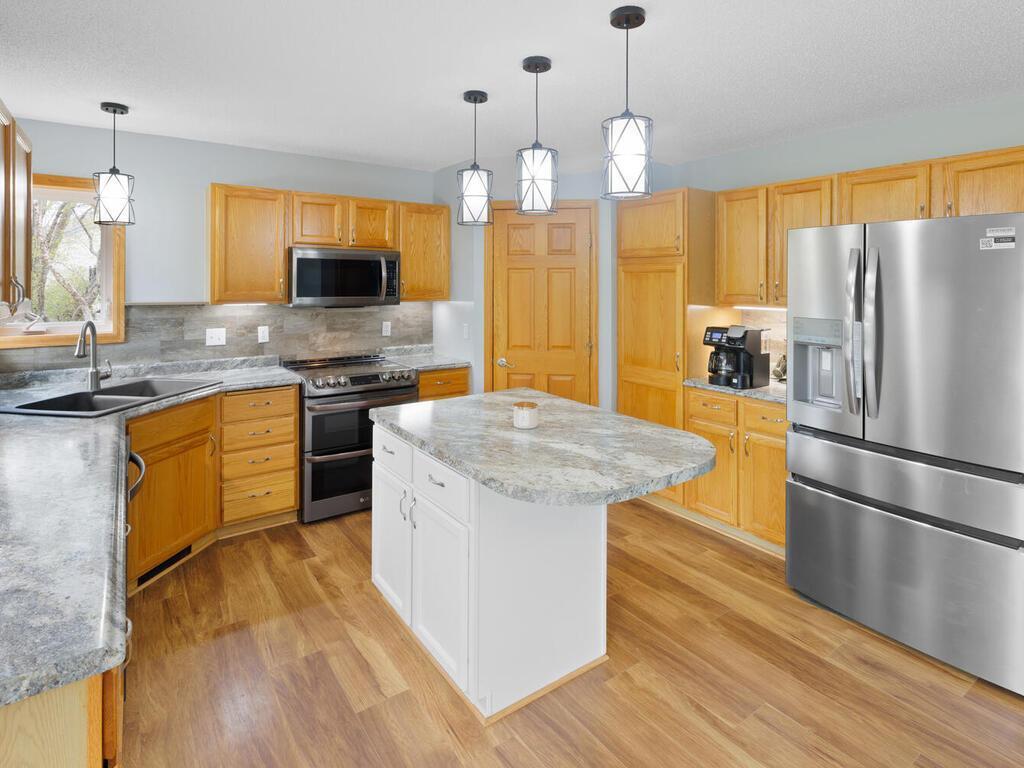 836 Quail Run, Waconia, Minnesota image 3