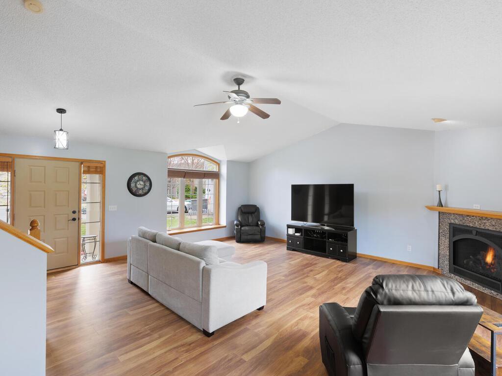 836 Quail Run, Waconia, Minnesota image 2