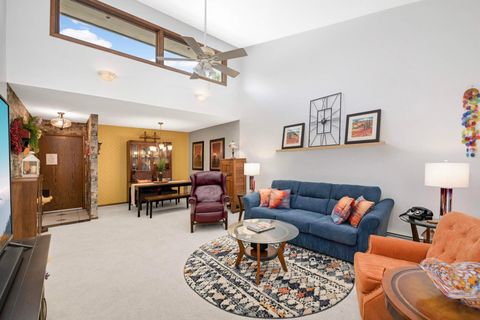 Condo For Sale - 12600 Parkwood Drive<br/> Burnsville, MN 55337