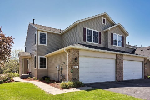 Townhouse For Sale - 8960 Comstock Lane<br/> Hennepin County, Maple Grove, MN 55311